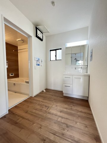 【洗面所】 | 大野城市乙金東1丁目2期・3期　1号棟（全3棟）【仲介手数料無料・0円】 | 施工例。施工例は完成時と異なる場合があります。