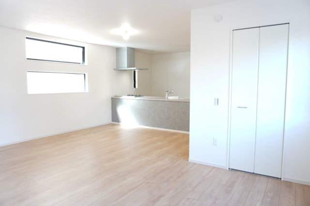 越谷市瓦曽根1丁目 新築分譲住宅の居間・リビング