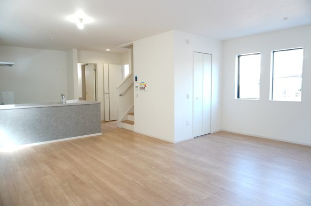 越谷市瓦曽根1丁目 新築分譲住宅の居間・リビング