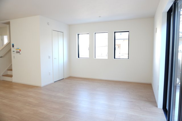 越谷市瓦曽根1丁目 新築分譲住宅の居間・リビング