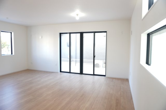 越谷市瓦曽根1丁目 新築分譲住宅の居間・リビング