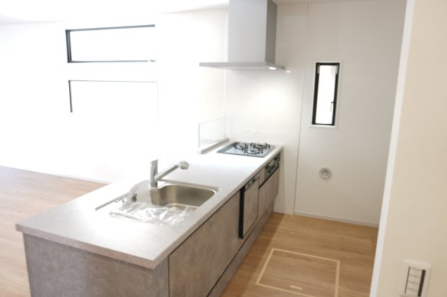 越谷市瓦曽根1丁目 新築分譲住宅のキッチン