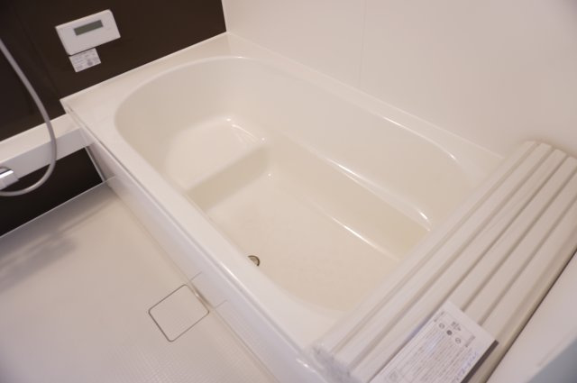 越谷市瓦曽根1丁目 新築分譲住宅の浴室