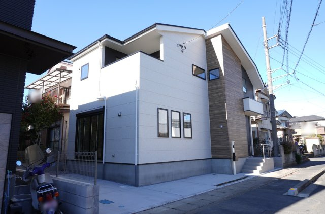 越谷市瓦曽根1丁目 新築分譲住宅の外観