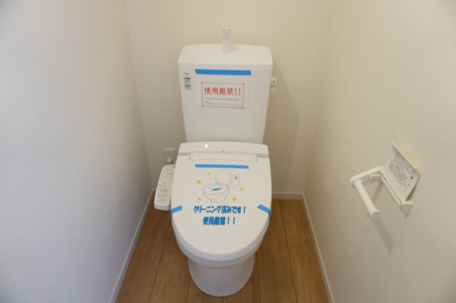 越谷市瓦曽根1丁目 新築分譲住宅のトイレ|1階