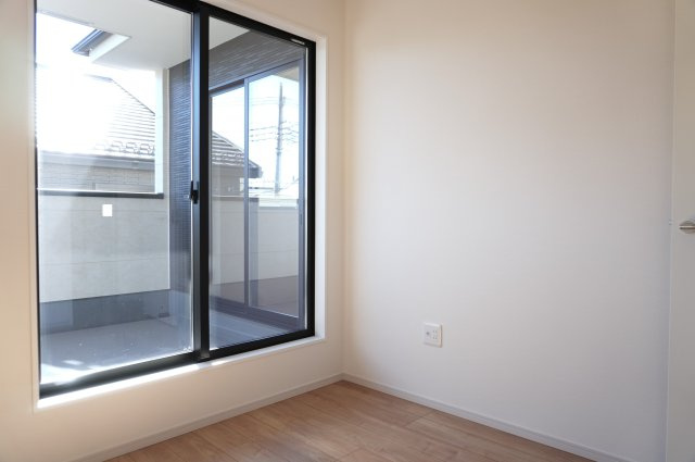 越谷市瓦曽根1丁目 新築分譲住宅の洋室