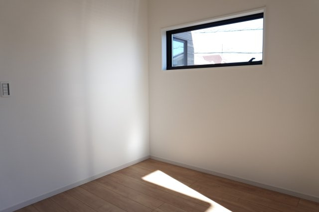 越谷市瓦曽根1丁目 新築分譲住宅の洋室