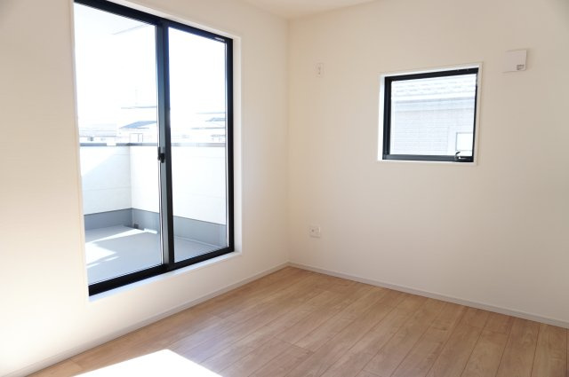 越谷市瓦曽根1丁目 新築分譲住宅の洋室