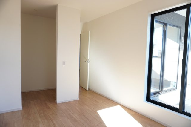 越谷市瓦曽根1丁目 新築分譲住宅の収納|ウォークインクローゼット