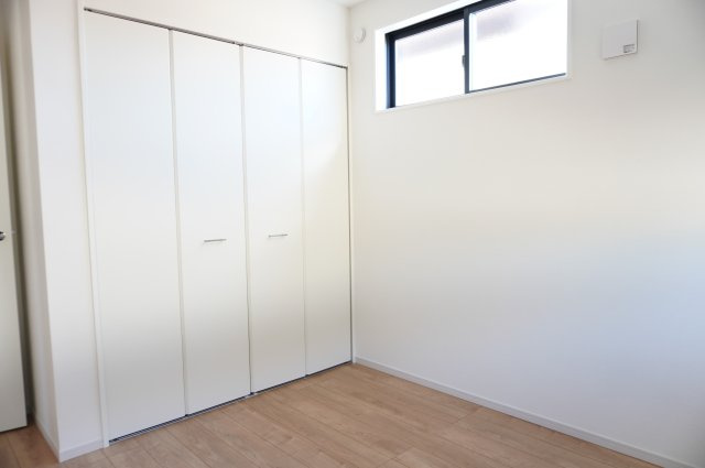 越谷市瓦曽根1丁目 新築分譲住宅の洋室