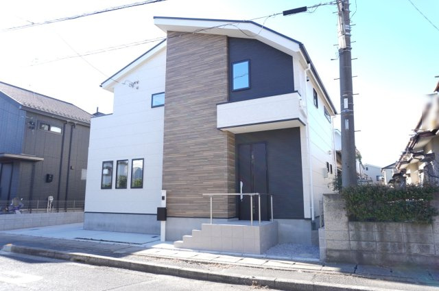 越谷市瓦曽根1丁目 新築分譲住宅の外観