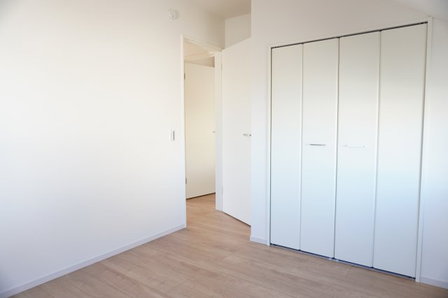 越谷市瓦曽根1丁目 新築分譲住宅の洋室