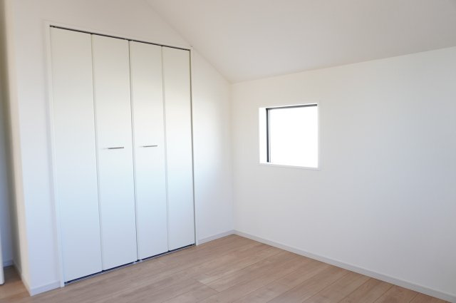 越谷市瓦曽根1丁目 新築分譲住宅の洋室