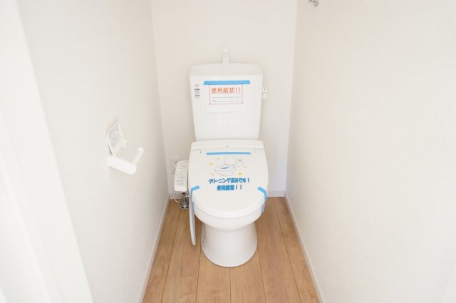 越谷市瓦曽根1丁目 新築分譲住宅のトイレ|2階