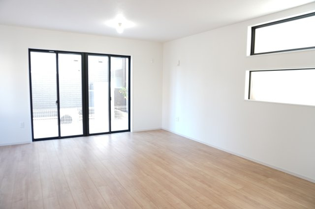 越谷市瓦曽根1丁目 新築分譲住宅の居間・リビング