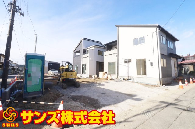 郡山市小原田２丁目　　　1号棟　　　小原田小学校、小原田中学区の外観|南東側から見た駐車場を含む外観♪