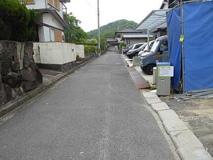 広島市安佐北区口田南4丁目　新築一戸建ての前面道路含む現地写真