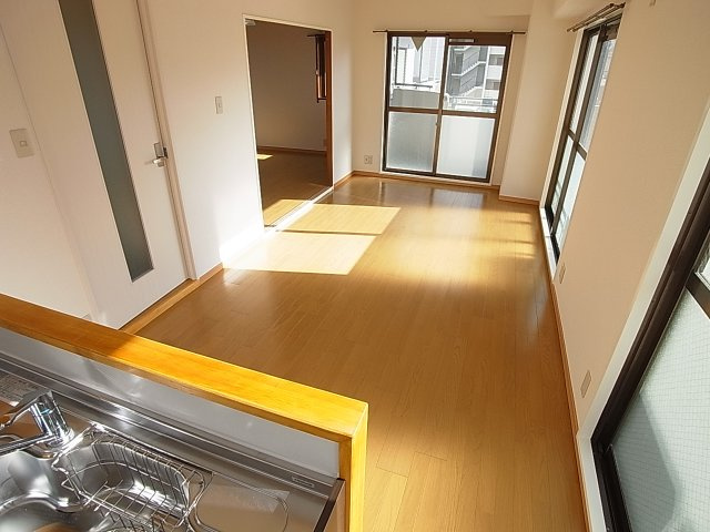 サンメゾン大開の居間・リビング|室内全面リノベーション済、感動の綺麗さです