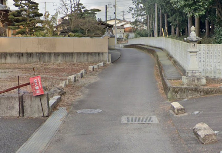 中村2丁目　売土地の前面道路含む現地写真