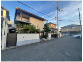 売土地　大東市南楠の里町（建築条件不明更地渡し）の前面道路含む現地写真