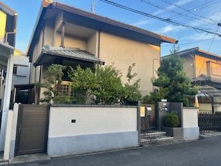 売土地　大東市南楠の里町（建築条件不明更地渡し）の前面道路含む現地写真