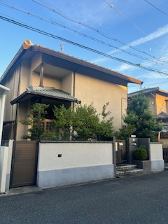 売土地　大東市南楠の里町（建築条件不明更地渡し）の前面道路含む現地写真