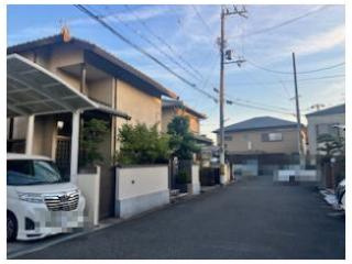 売土地　大東市南楠の里町（建築条件不明更地渡し）の前面道路含む現地写真