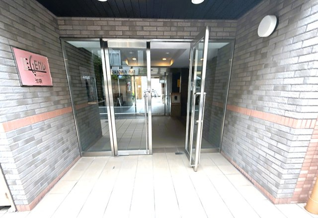 レジェンド池袋のエントランス