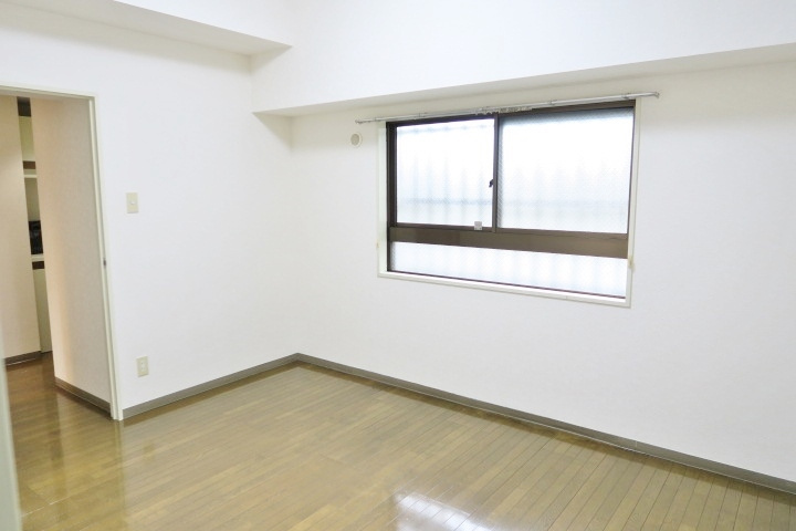 リヴェール川口の洋室