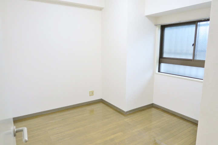 リヴェール川口の洋室