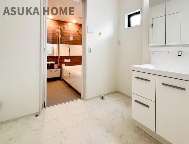 長津田駅から11分！直ぐにご見学できます！【完成済】の独立洗面台|広～い洗面室！収納棚も設置可能の広さです。