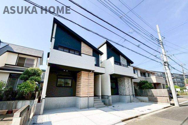 長津田駅から11分！直ぐにご見学できます！【完成済】の前面道路含む現地写真|片流れの屋根がおしゃれですね。建売住宅としては珍しい外壁パネルも3色採用となっております。