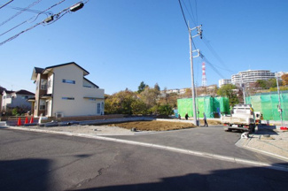 【前面道路含む現地写真】 | 【仲介手数料無料！！】稲城市若葉台1丁目　建築条件付き売地（全9区画）8区画　4480万円 | 12月1日