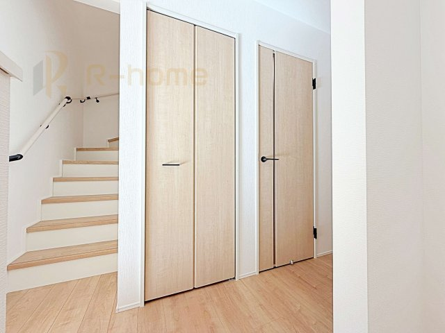 牛久市上柏田4丁目第1期　新築戸建て　1号棟の収納|掃除道具などの収納に便利なリビングクローゼット♪