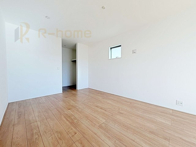 牛久市上柏田4丁目第1期　新築戸建て　1号棟の洋室|収納便利なウォークインクローゼット付きの洋室♪
明るく風通しの良いお部屋です♪
