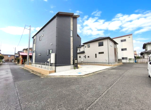 本庄市下野堂　新築住宅　①号棟の前面道路含む現地写真