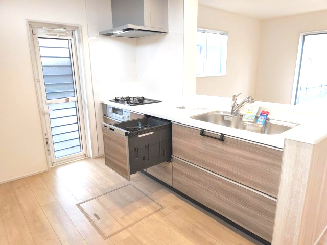 本庄市下野堂　新築住宅　①号棟のキッチン