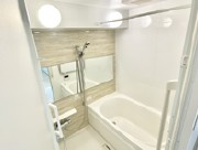 ロイヤルシャトー入船公園(鶴見区朝日町1丁目）の浴室|1418サイズのユニットバス　浴室乾燥機付きで雨の日のお洗濯もラクラク