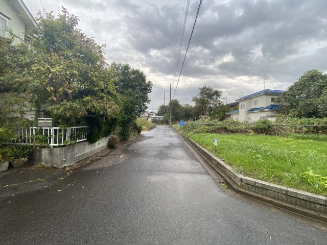 南横川630中古戸建の前面道路含む現地写真