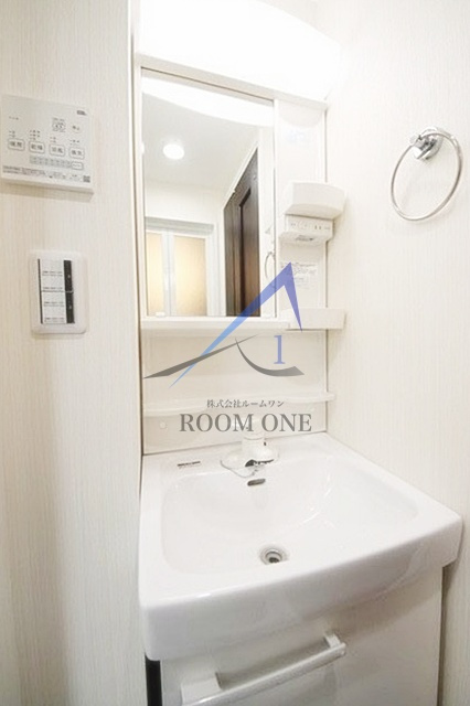 ソレイユ糀谷の洗面所|独立洗面台です。