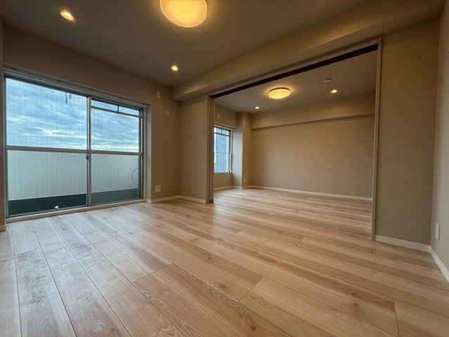 グランドメゾン新高円寺の居間・リビング