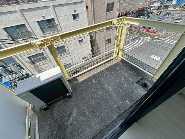 アメニティ吉島通りのバルコニー|外からの目が気にならないバルコニーで洗濯物が干せます