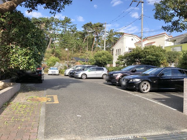 ベルデュール湘南太平台の駐車場