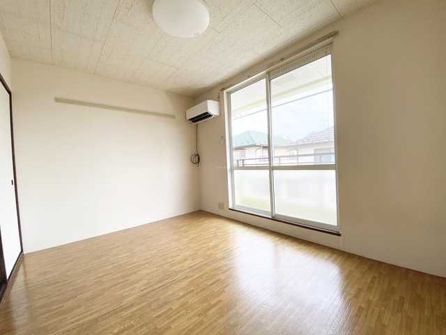 スナハイツの居間・リビング|南向きのお部屋です！