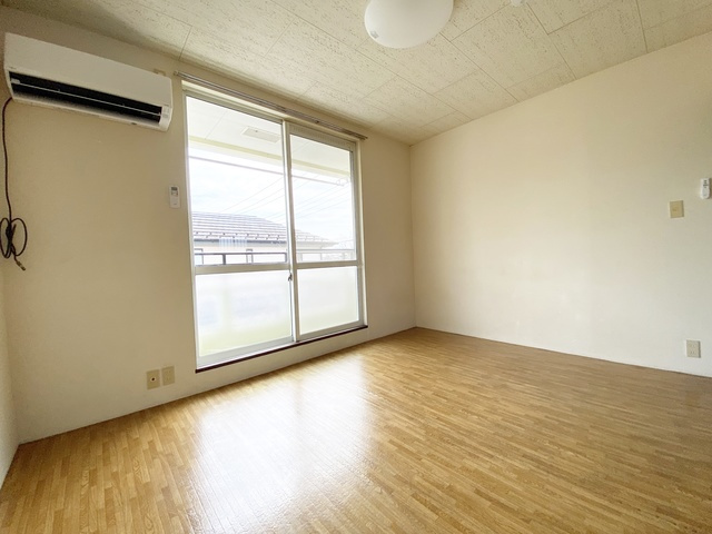 スナハイツの洋室|落ち着いた内装☆