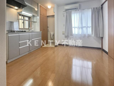 【居間・リビング】 | シーマ中馬込 | こちらのリビングで趣味の時間をお楽しみください