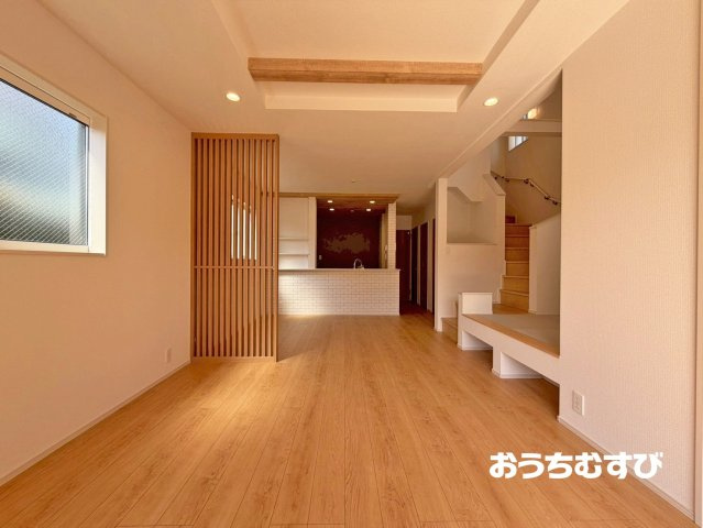守山区小幡南2丁目(全3棟)の居間・リビング