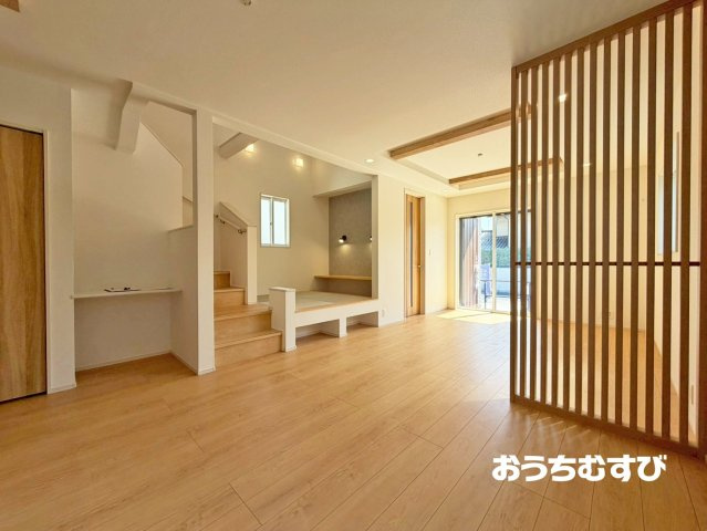 守山区小幡南2丁目(全3棟)の居間・リビング
