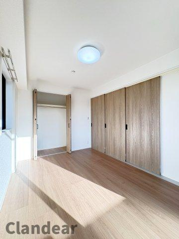 ファミール松戸リバーステージの洋室|ドキドキの新生活も、安心してスタート。ぴったりの住まいを見つけませんか？クランディアが一緒に住まい選びをサポートします‼　まずは、お気軽にお問合せください　＃クランディア