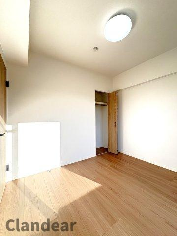 ファミール松戸リバーステージの洋室|ドキドキの新生活も、安心してスタート。ぴったりの住まいを見つけませんか？クランディアが一緒に住まい選びをサポートします‼　まずは、お気軽にお問合せください　＃クランディア